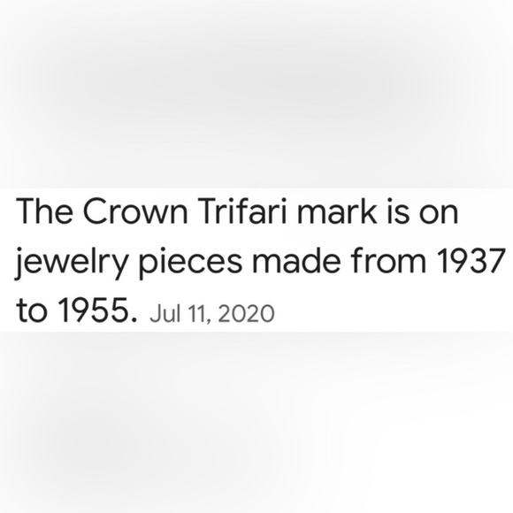 Vintage Crown Trifari White and Gold Necklace - Picture 5 of 6